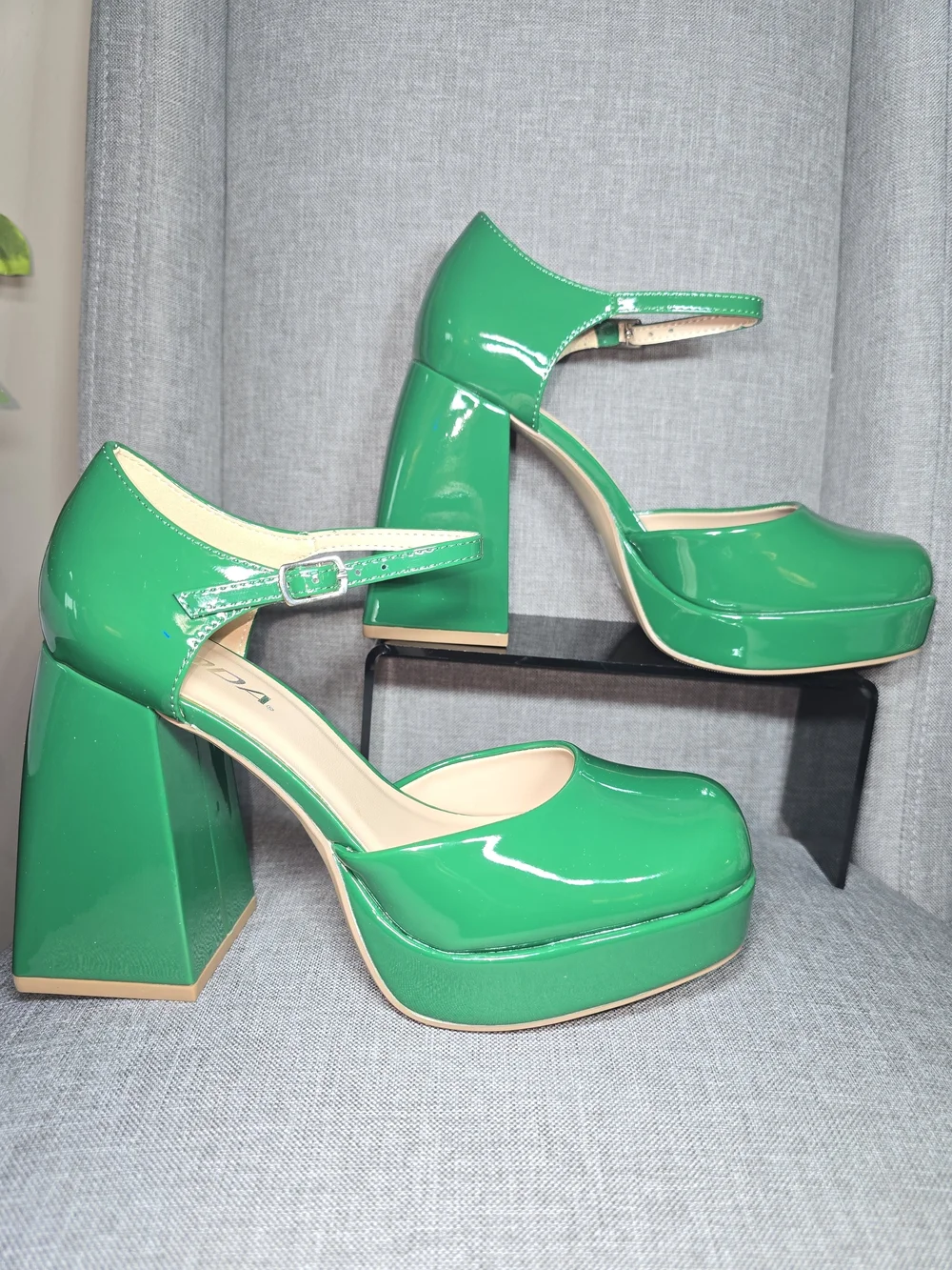 SODA Yuki Green Patent Platform Mary Jane Heels – Women’s Size 8 – New in Box